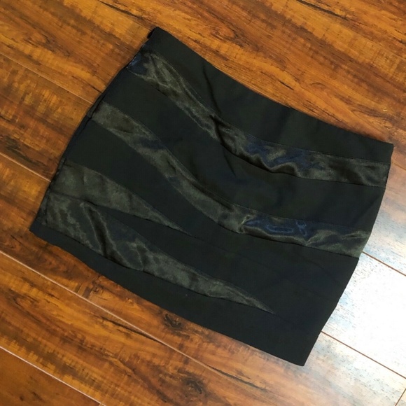 GUESS sz 25 Black Satin Strips Accent MINI skirt - Picture 6 of 6